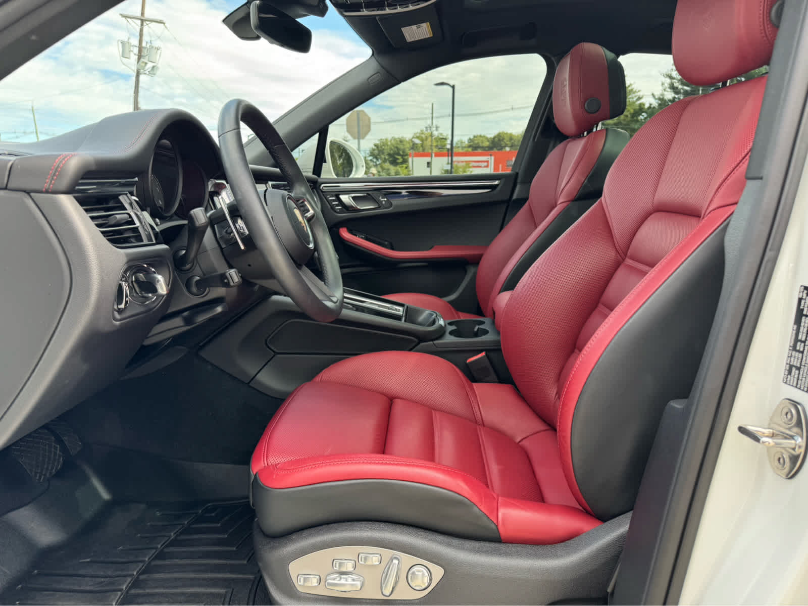 Used 2026 Porsche Macan S AWD/4WD image 10