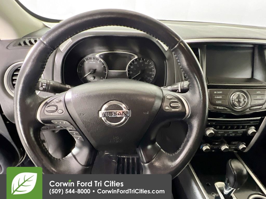Used 2018 Nissan Pathfinder SV image 7