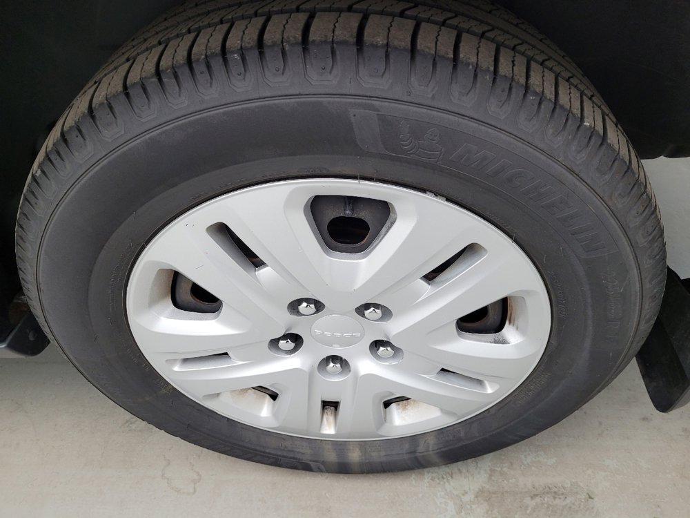 Used 2015 Dodge Grand Caravan American Value Package w/ UConnect Hands-Free Group image 31