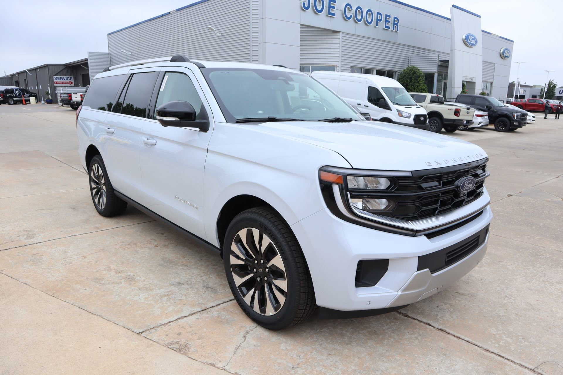 New 2026 Ford Expedition Max Platinum w/ Driver's Package AWD/4WD image 1