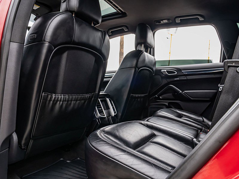 Used 2017 Porsche Cayenne AWD/4WD image 18