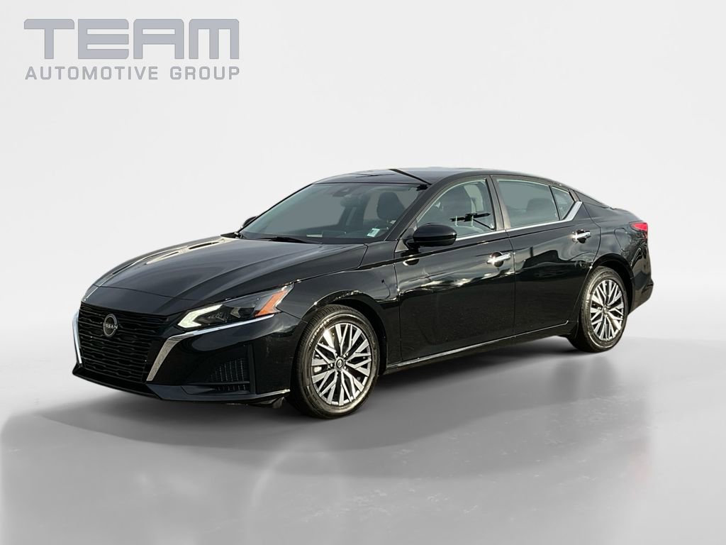 Used 2023 Nissan Altima 2.5 SV image 3