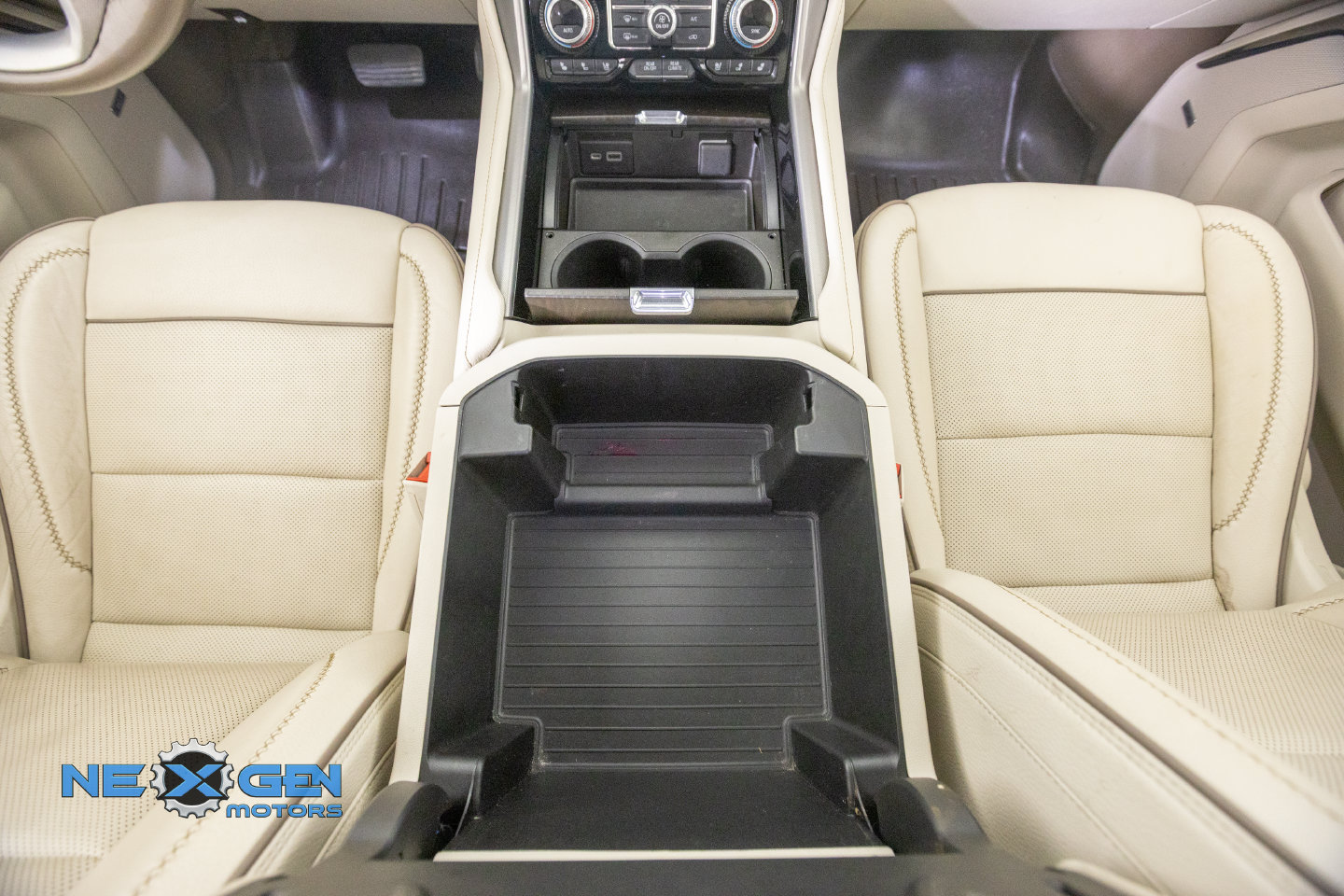 Used 2022 GMC Yukon XL Denali AWD/4WD image 5