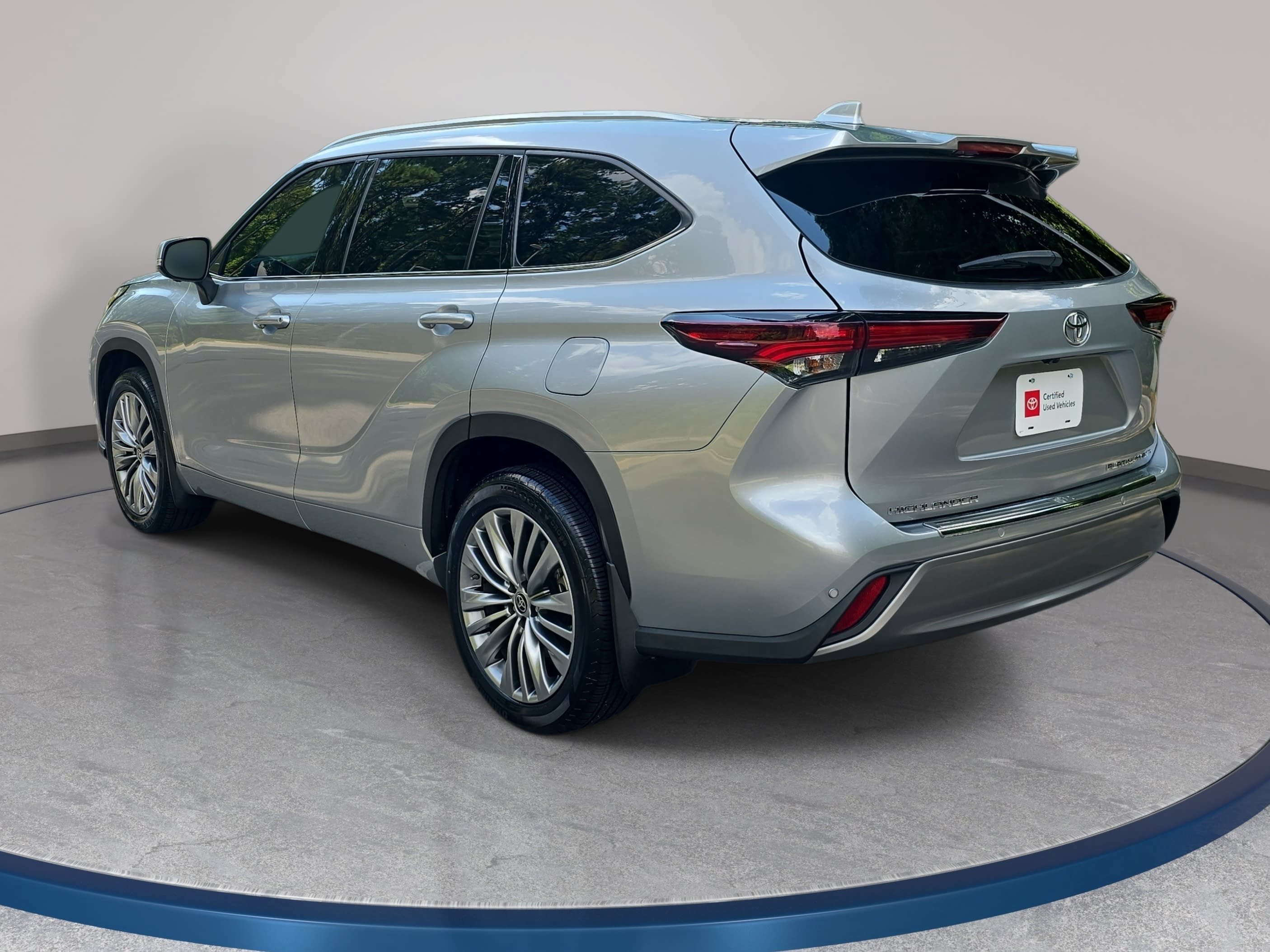 Used 2024 Toyota Highlander Platinum AWD/4WD image 7