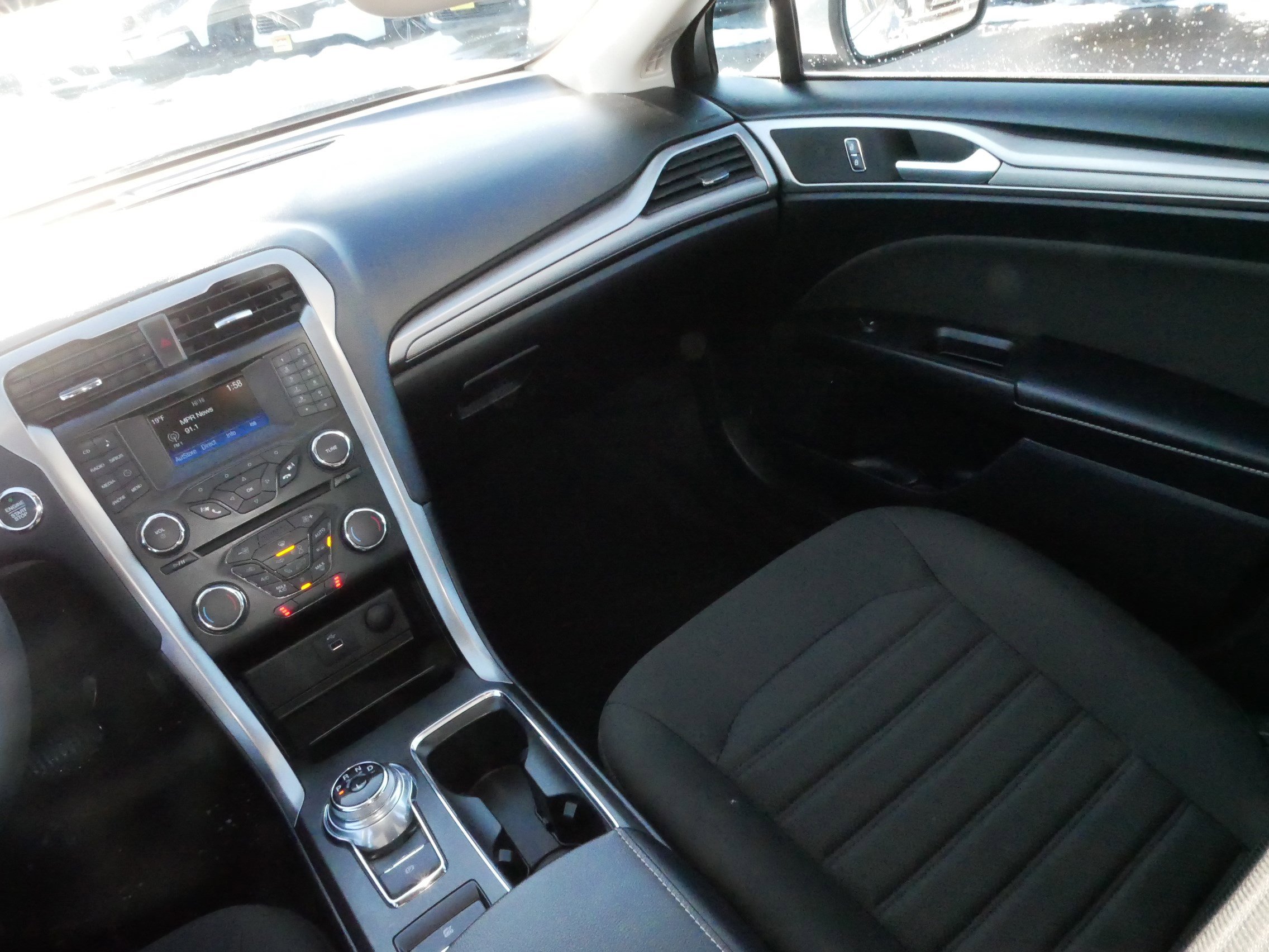 Used 2018 Ford Fusion SE image 11