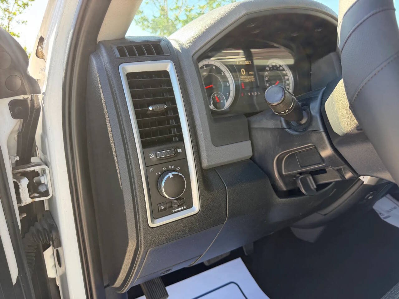 Used 2016 RAM 3500 SLT AWD/4WD image 17