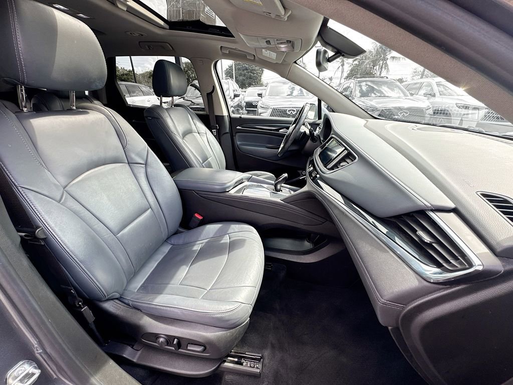 Used 2020 Buick Enclave Essence image 29