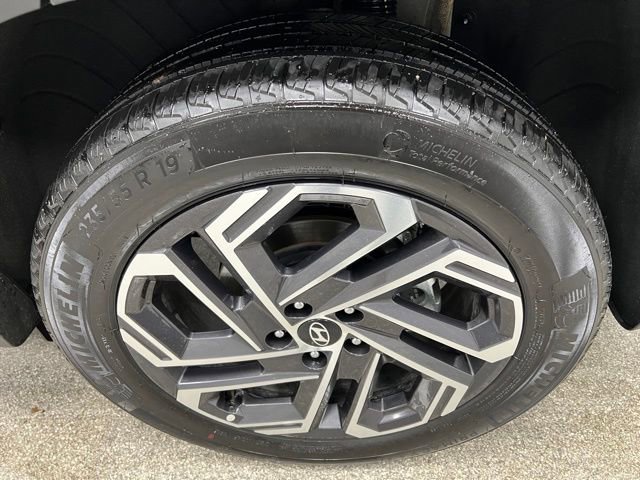 Used 2025 Hyundai Tucson Limited AWD/4WD image 14