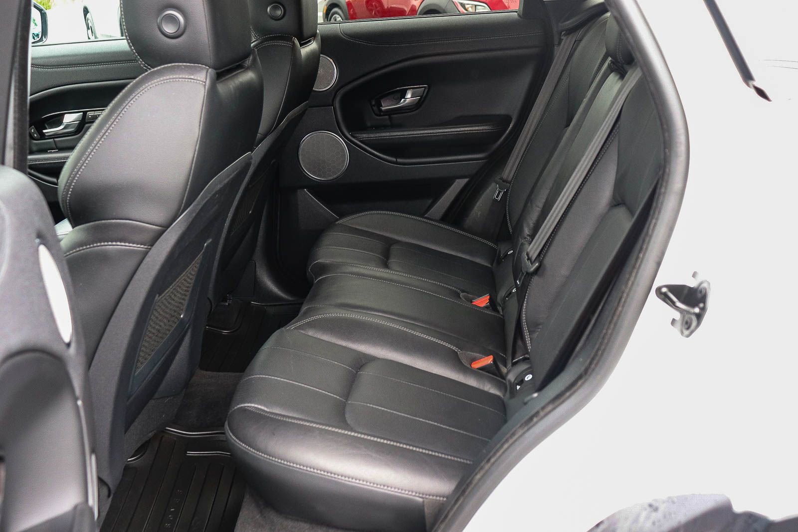Used 2019 Land Rover Range Rover Evoque SE AWD/4WD image 17