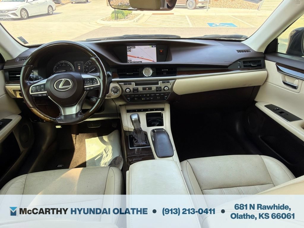 Used 2016 Lexus ES 350 w/ Luxury Package w/Wood Trim FWD image 3