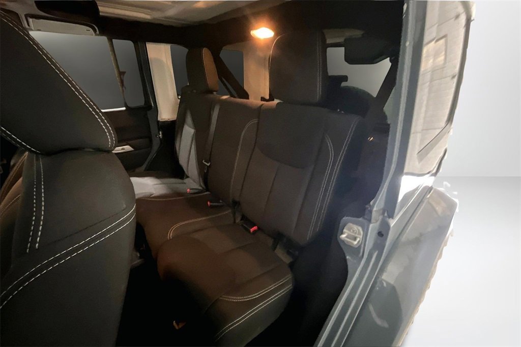 Used 2015 Jeep Wrangler Unlimited Sahara w/ Connectivity Group image 20