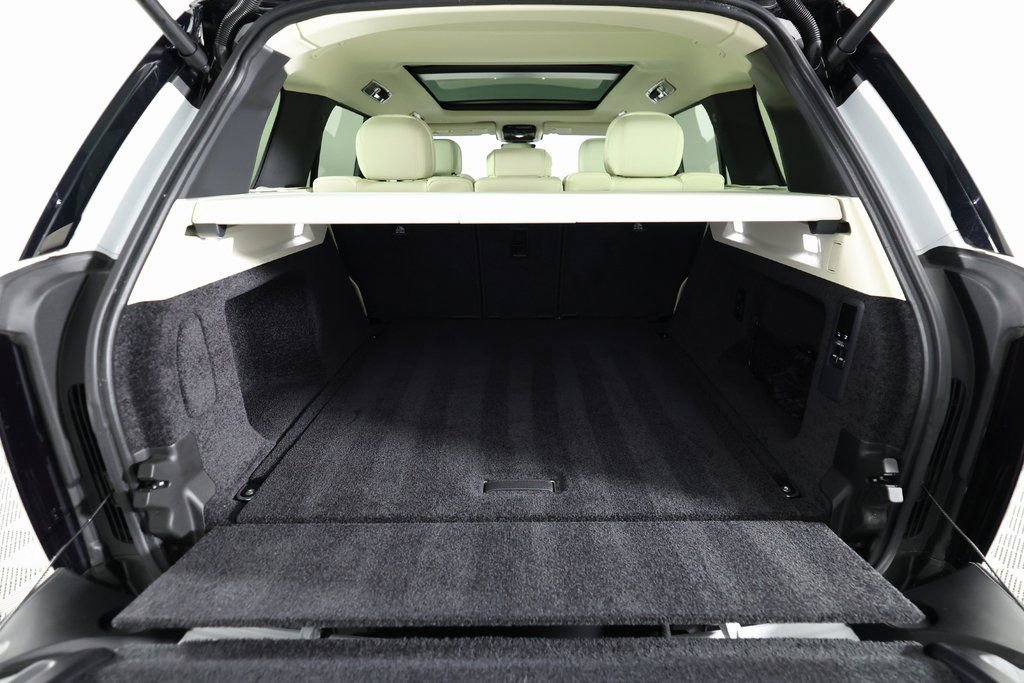Used 2025 Land Rover Range Rover SE image 12