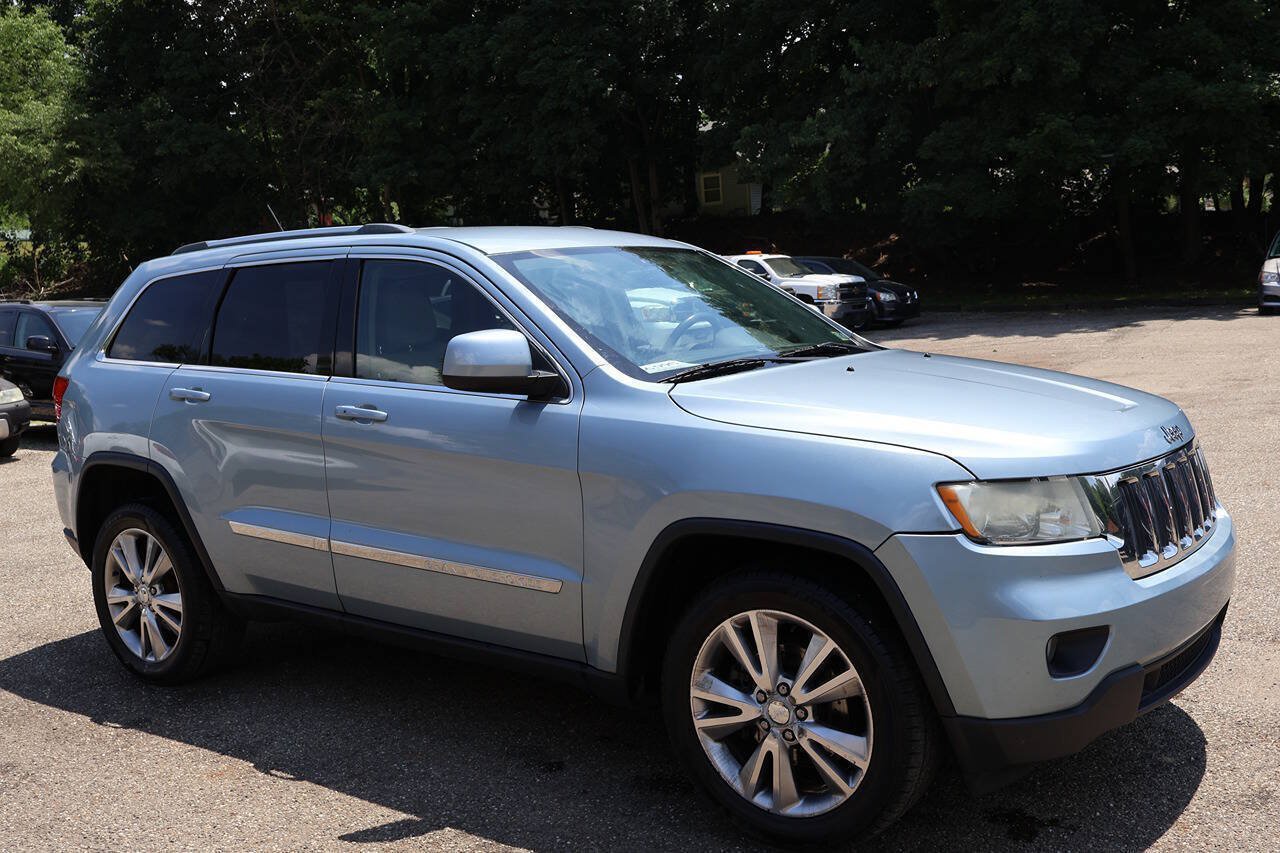 Used 2012 Jeep Grand Cherokee Laredo AWD/4WD image 1
