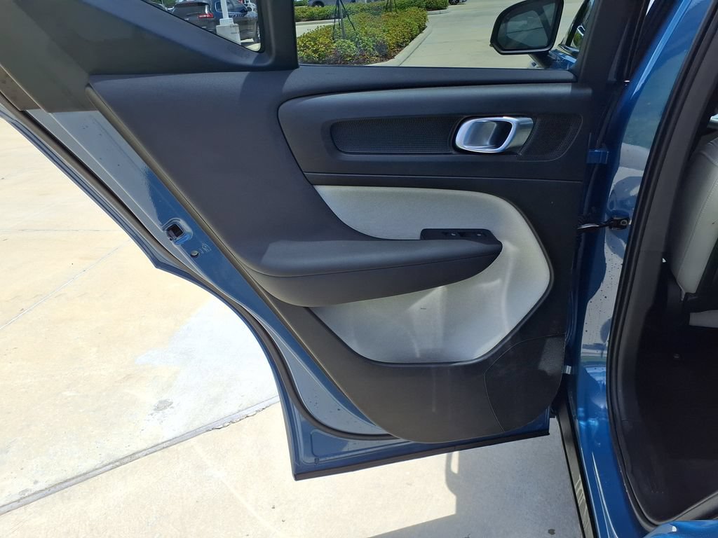 Certified 2023 Volvo XC40 B5 Ultimate w/ Protection Package Premier AWD/4WD image 16