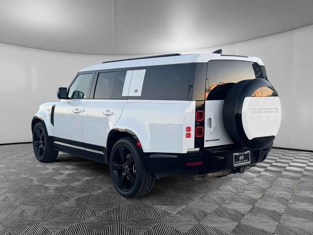 Used 2024 Land Rover Defender 130 X-Dynamic SE image 7