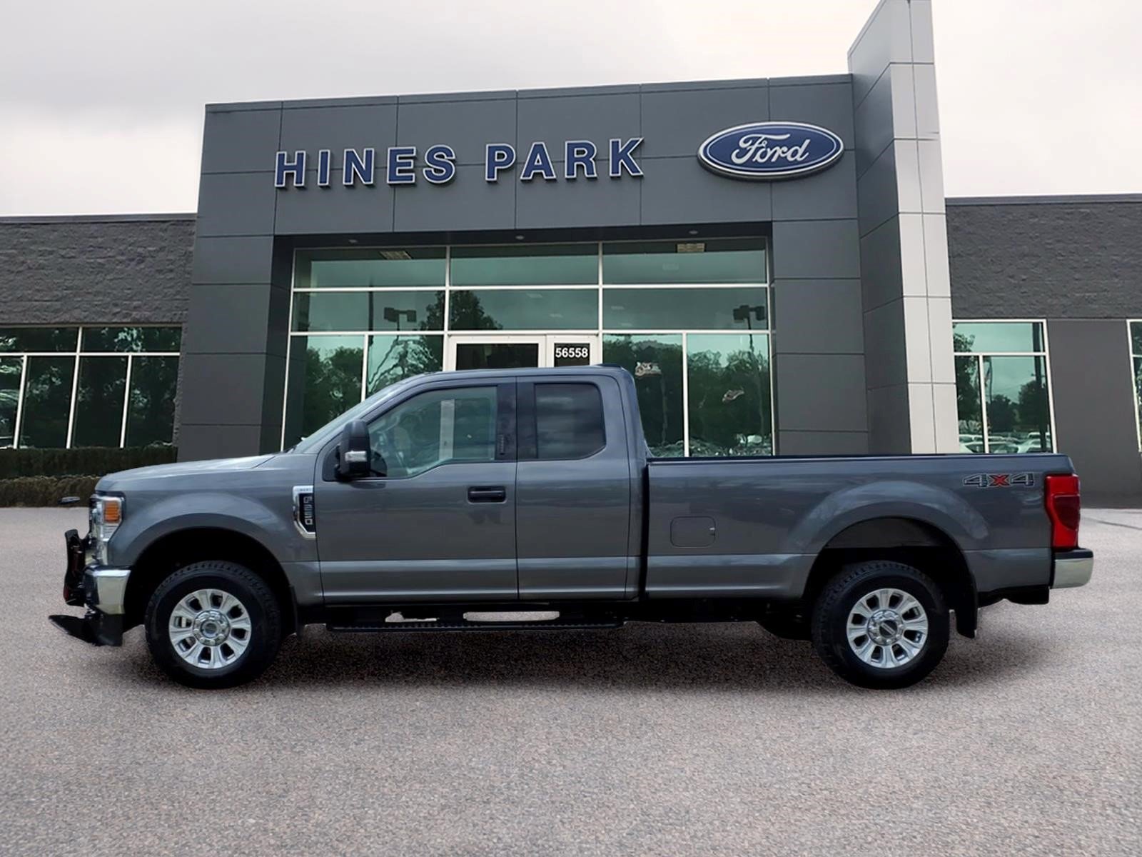 Used 2021 Ford F250 XLT w/ XLT Value Package AWD/4WD image 4
