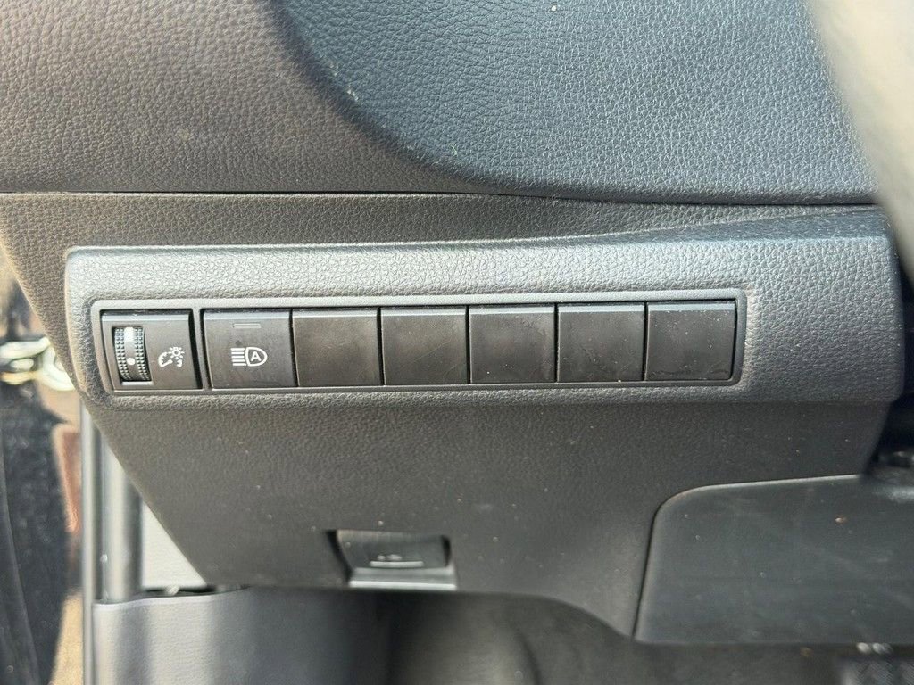 Used 2023 Toyota Corolla LE image 19