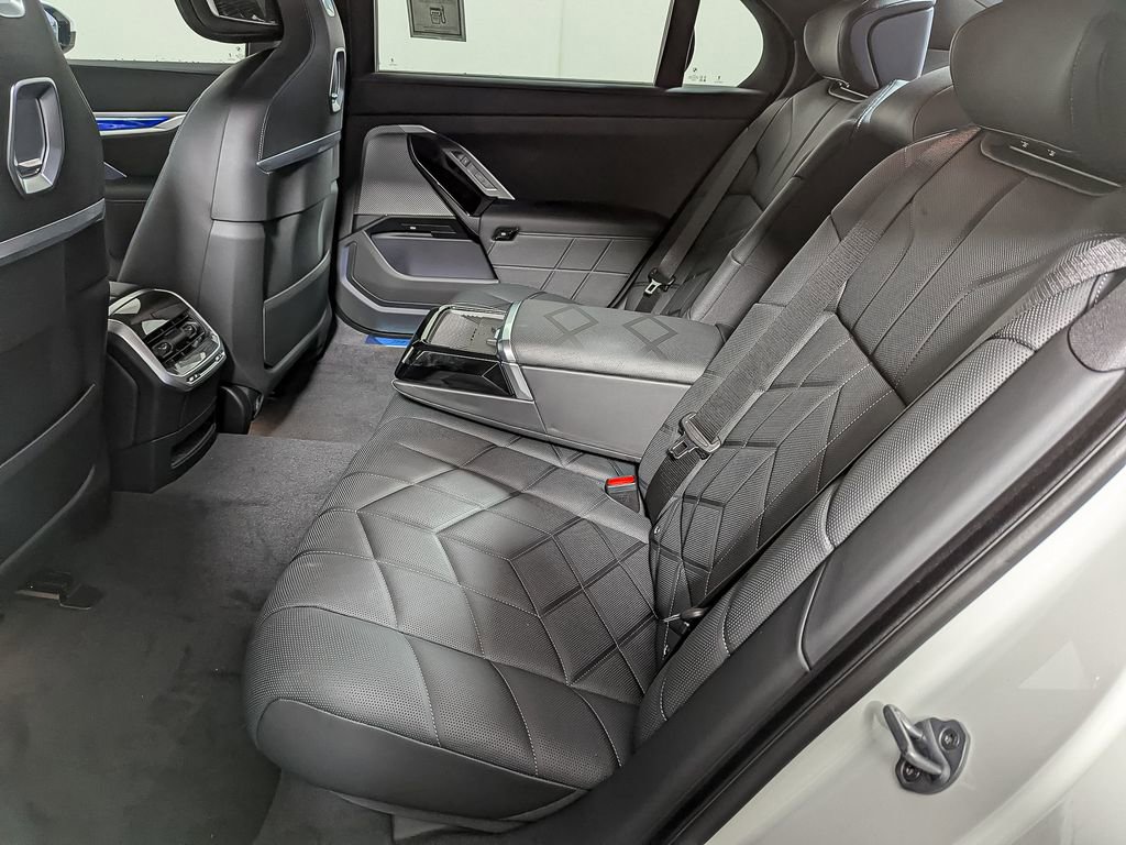 Used 2025 BMW i7 eDrive50 w/ M Sport Package image 40