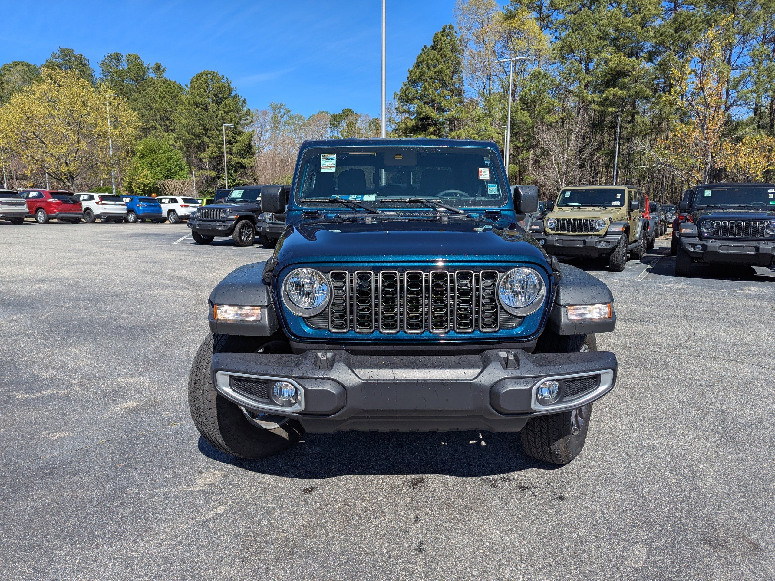 Certified 2025 Jeep Gladiator Sport image 5