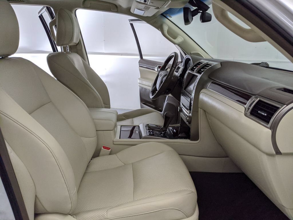 Used 2019 Lexus GX 460 Luxury AWD/4WD image 25