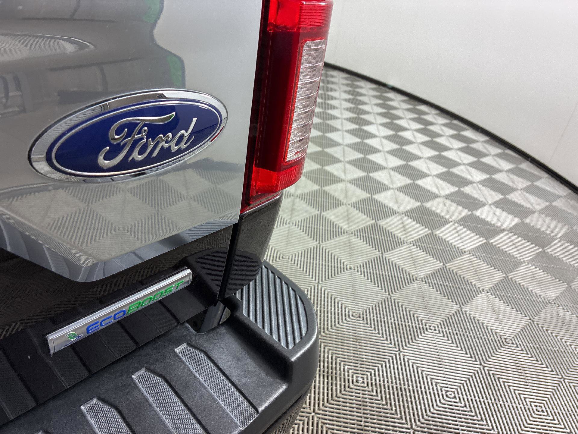 Used 2018 Ford F150 Platinum w/ Equipment Group 701A Luxury image 6