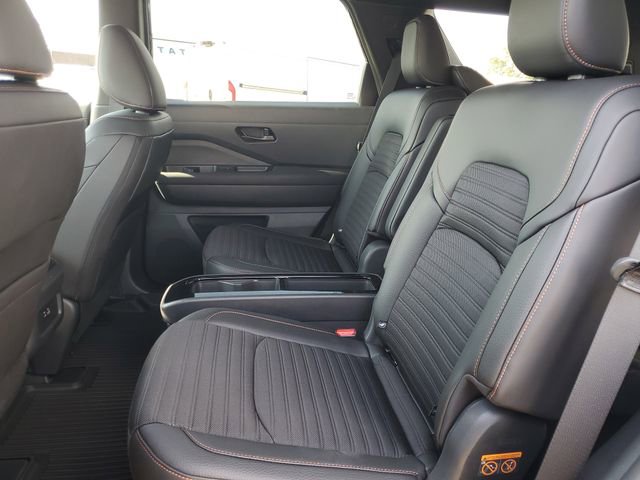 Used 2025 Nissan Pathfinder Rock Creek image 12