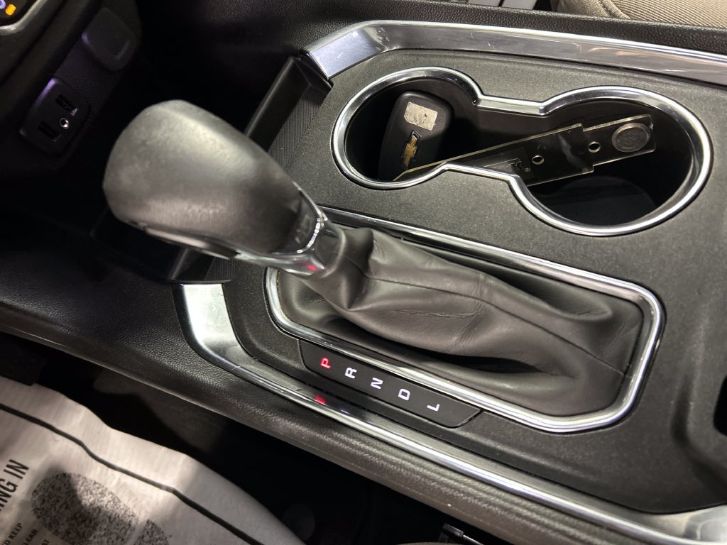 Used 2023 Chevrolet Traverse LS FWD image 19