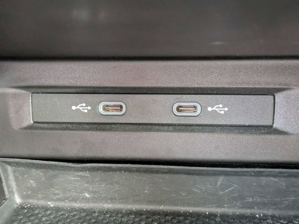 Certified 2023 Volkswagen Tiguan SEL R-Line image 34