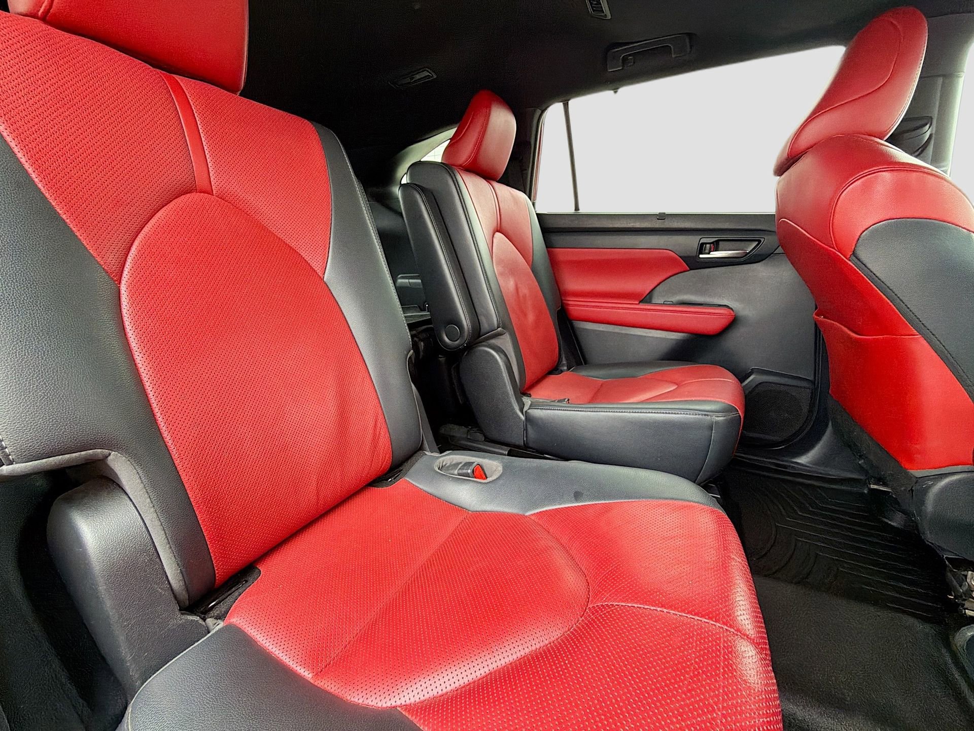 Used 2021 Toyota Highlander XSE image 28
