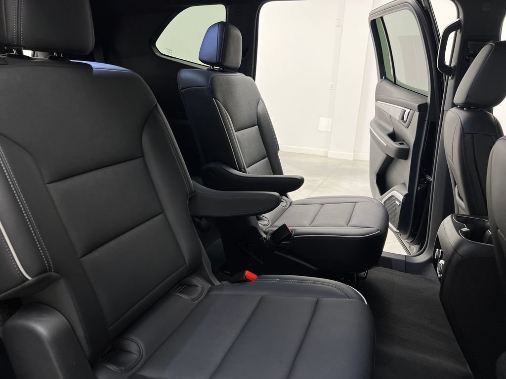 Used 2025 Buick Enclave Preferred AWD/4WD image 24