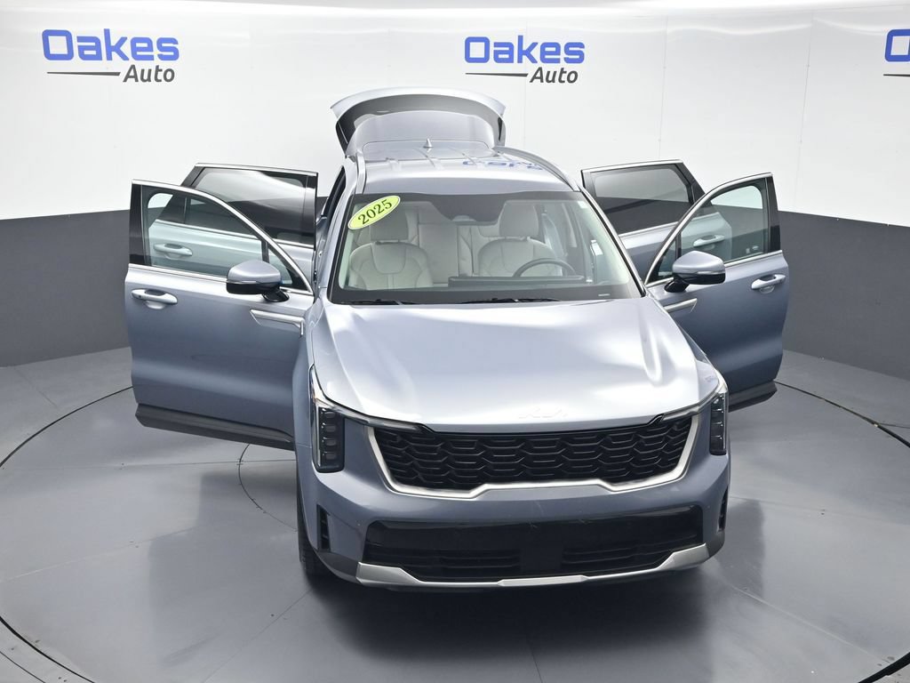 Certified 2025 Kia Sorento S AWD/4WD image 58