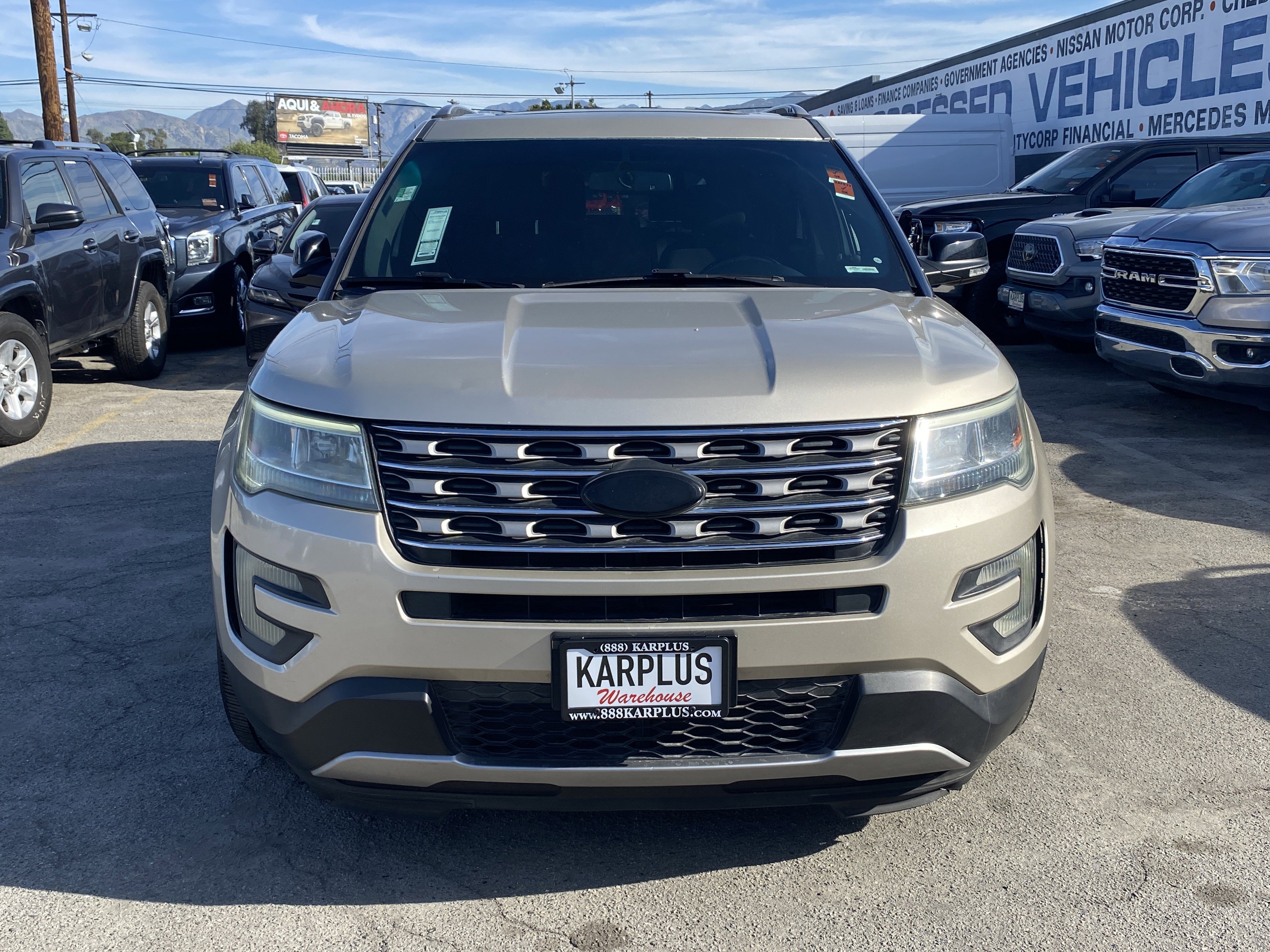 Used 2017 Ford Explorer XLT w/ Equipment Group 201A image 3