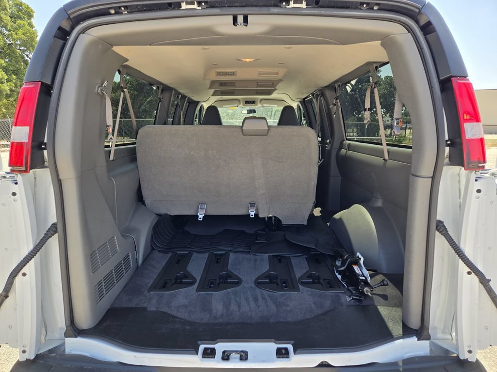 Used 2025 Chevrolet Express 3500 LS RWD image 32