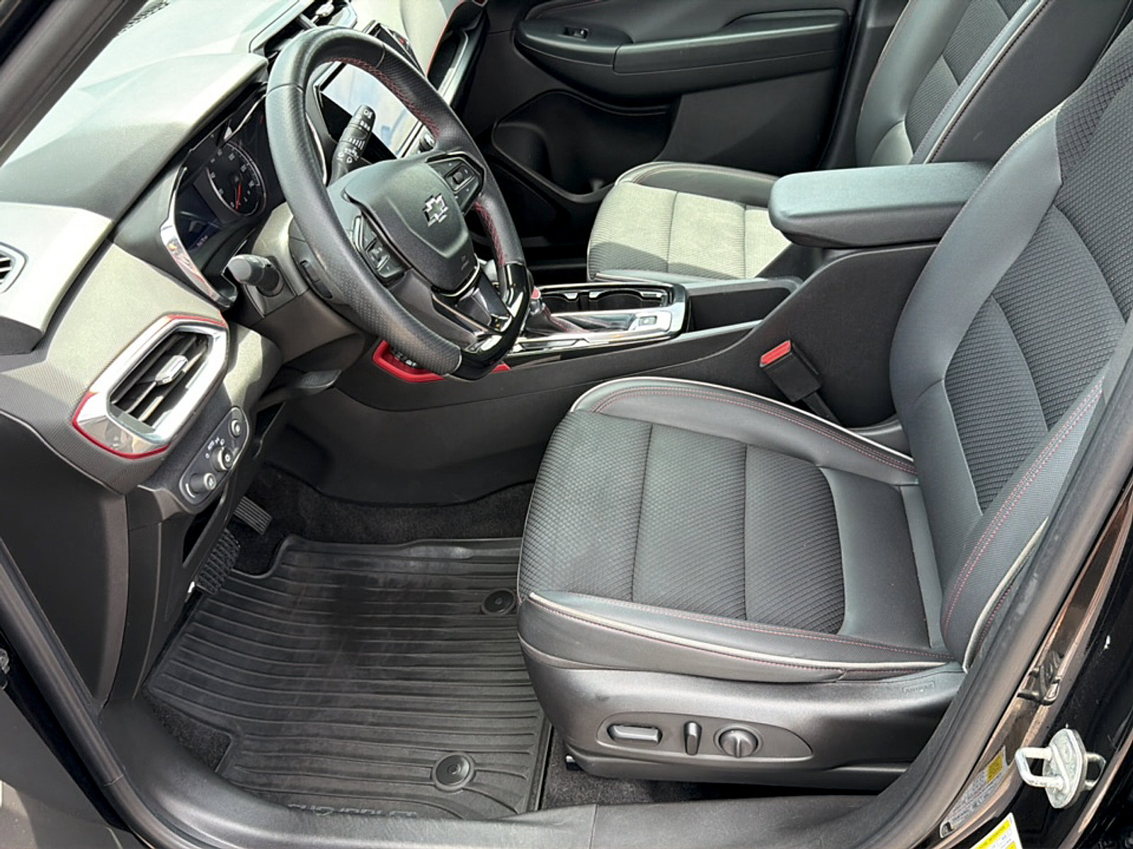 Used 2021 Chevrolet TrailBlazer RS w/ Sun and Liftgate Package FWD image 14