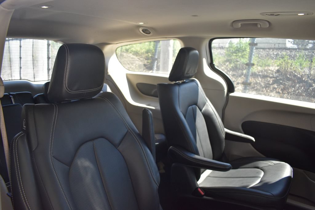 Used 2024 Chrysler Pacifica Limited FWD image 22