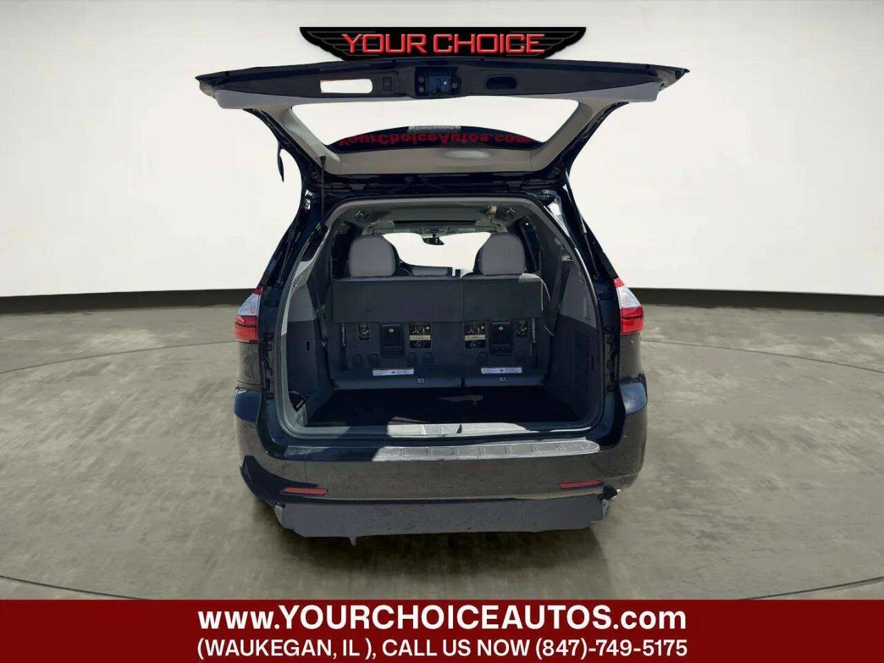 Used 2016 Toyota Sienna XLE FWD image 16