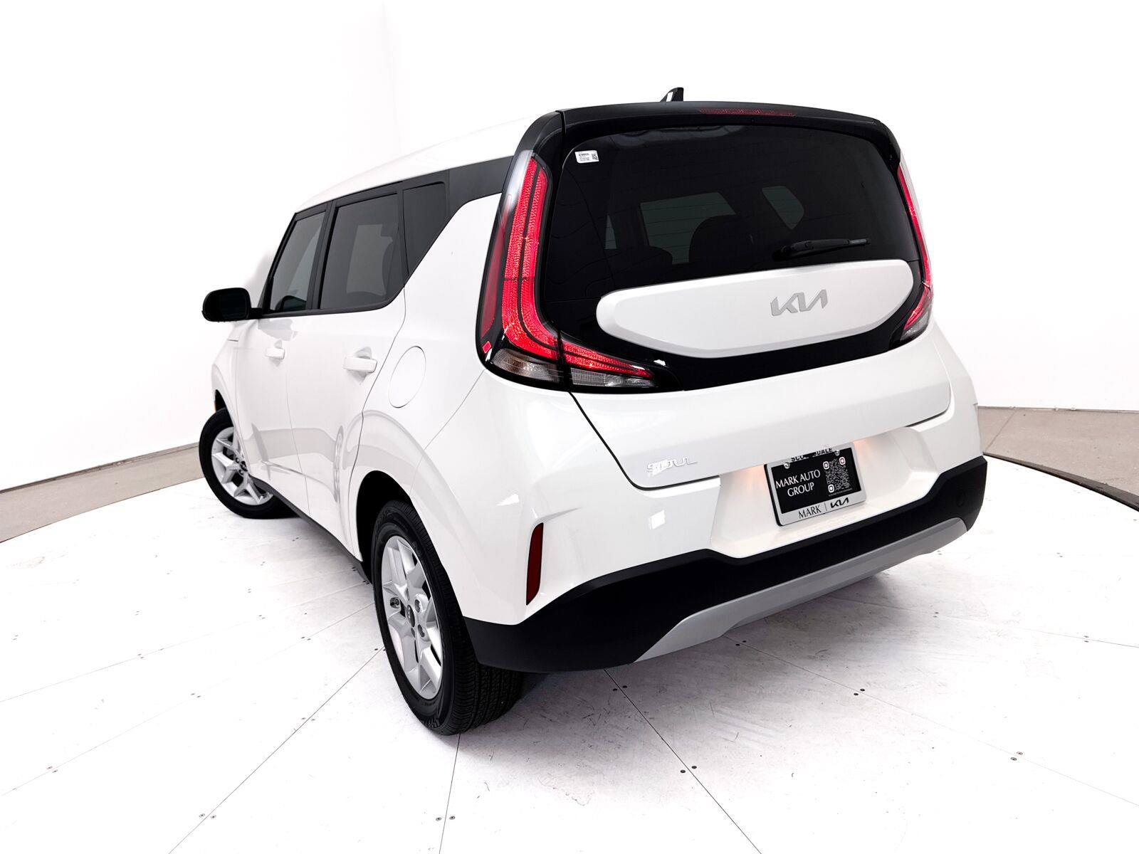 Used 2025 Kia Soul LX w/ LX Technology Package FWD image 6