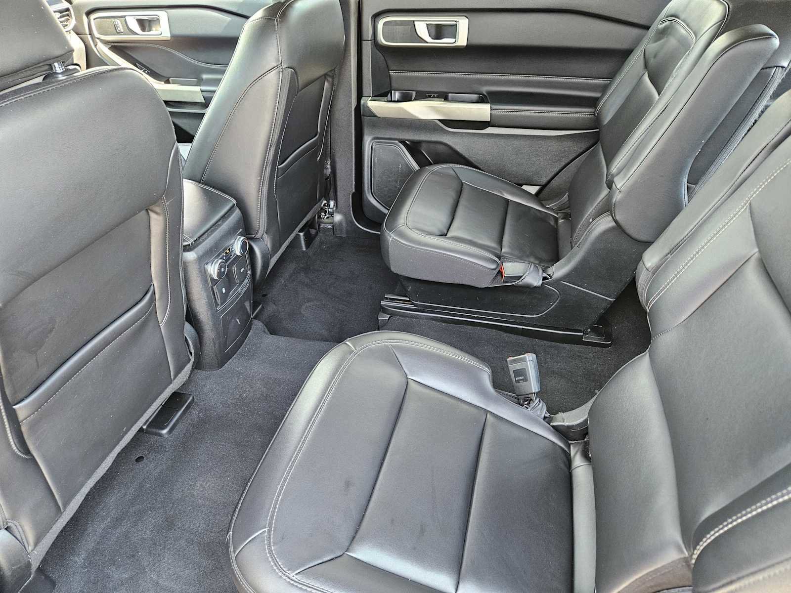 Used 2022 Ford Explorer XLT w/ Equipment Group 202A image 31