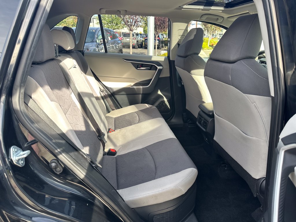 Used 2021 Toyota RAV4 XLE w/ Convenience Package AWD/4WD image 15