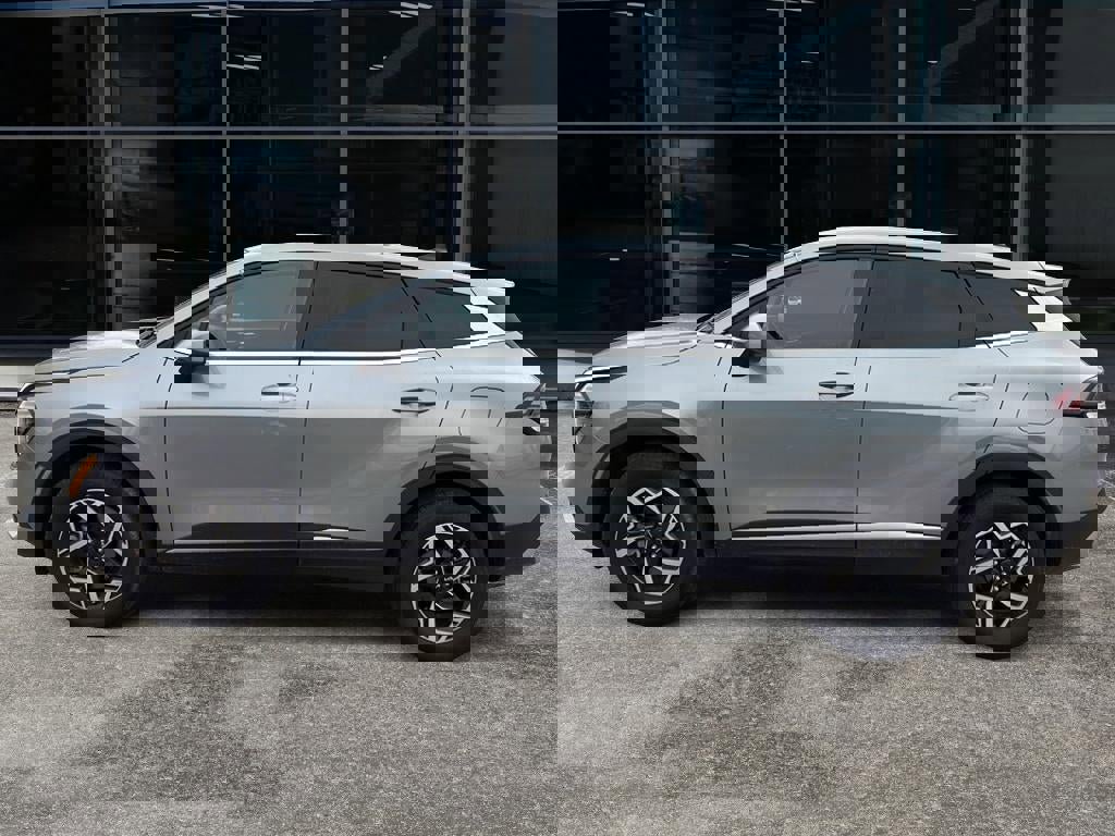 Used 2024 Kia Sportage LX image 4