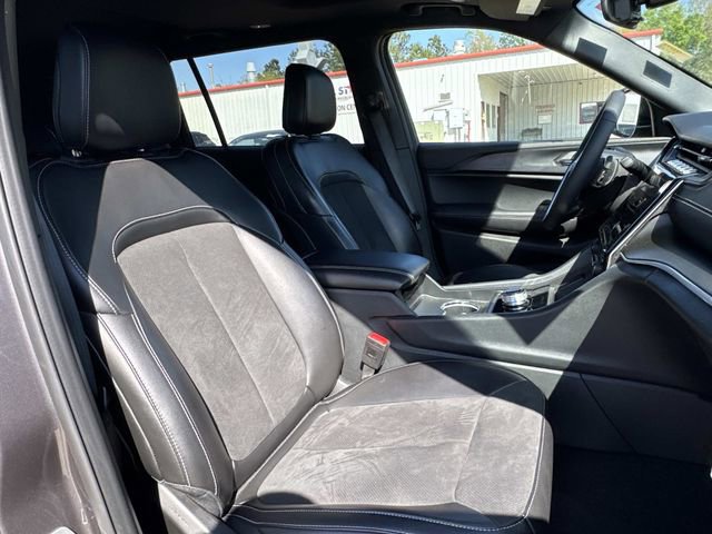 Used 2025 Jeep Grand Cherokee L Altitude image 14