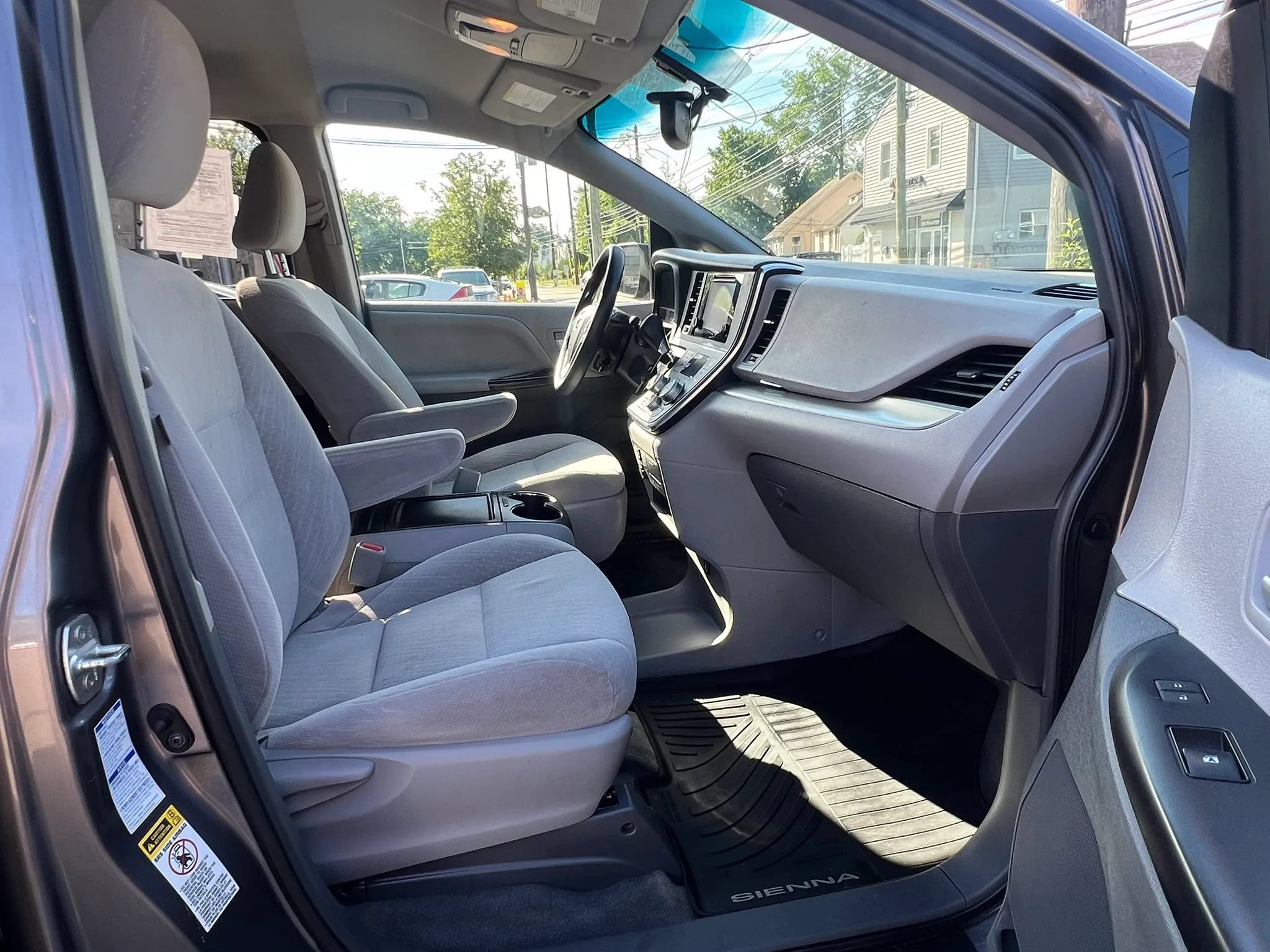 Used 2017 Toyota Sienna LE AWD/4WD image 31