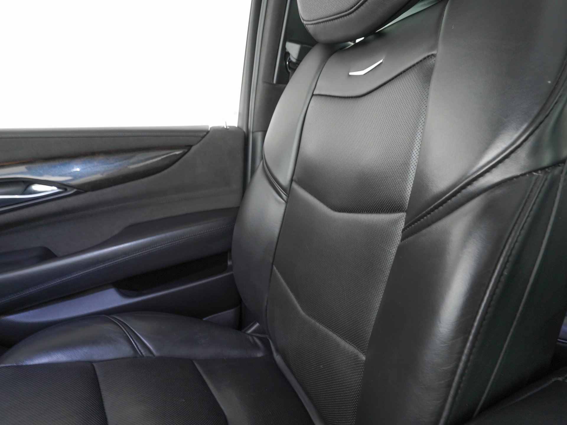 Used 2020 Cadillac Escalade ESV Platinum image 31