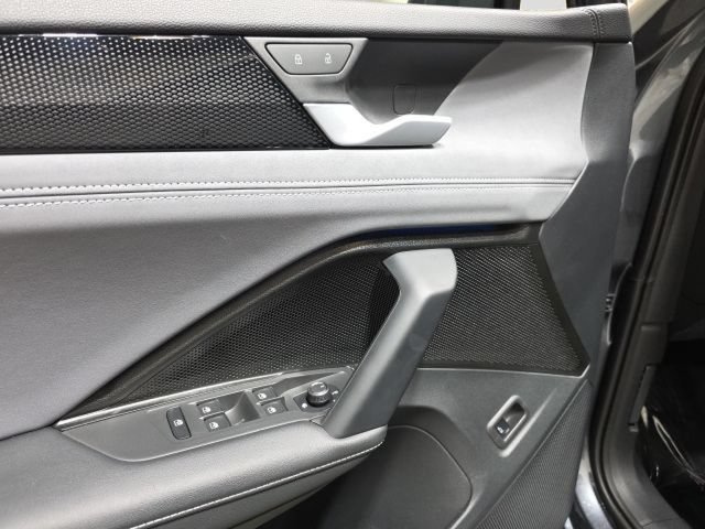 Certified 2025 Volkswagen Tiguan SE AWD/4WD image 7