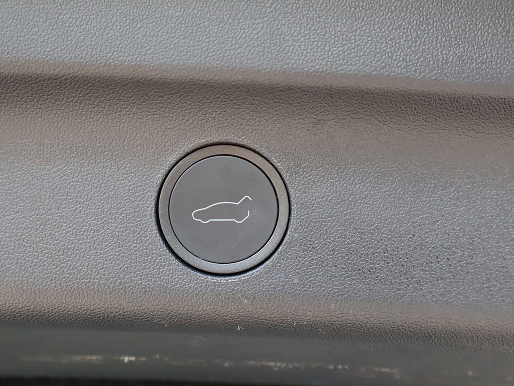 Used 2024 Tesla Model Y 2WD image 54