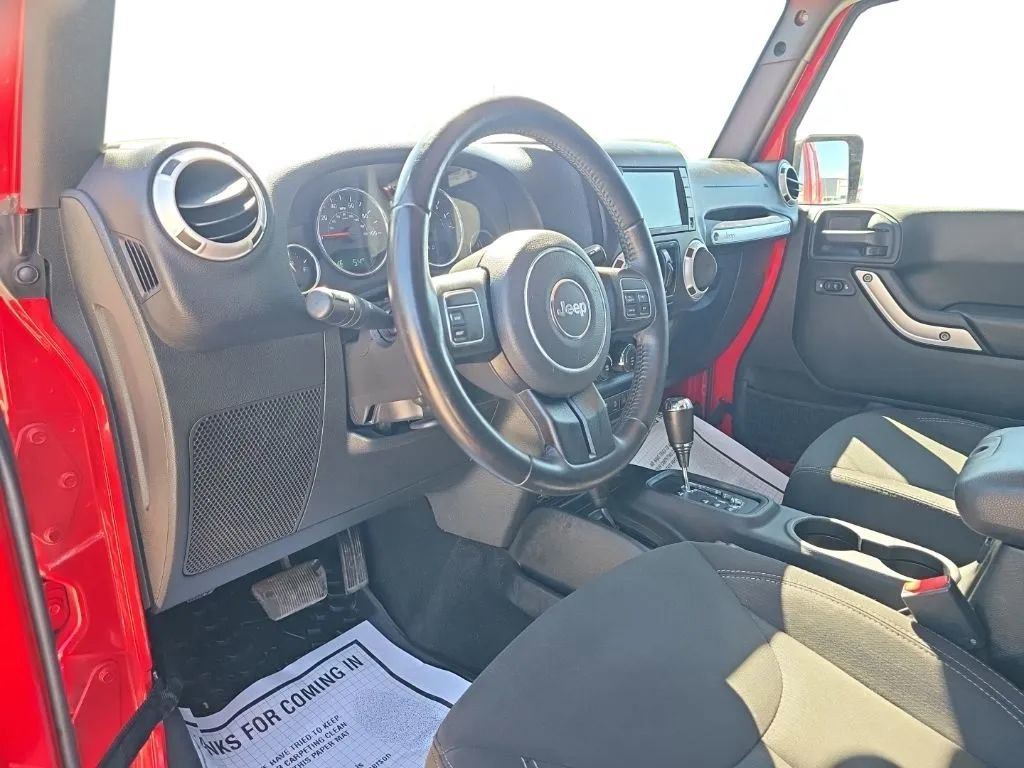 Used 2018 Jeep Wrangler Unlimited Sahara AWD/4WD image 13