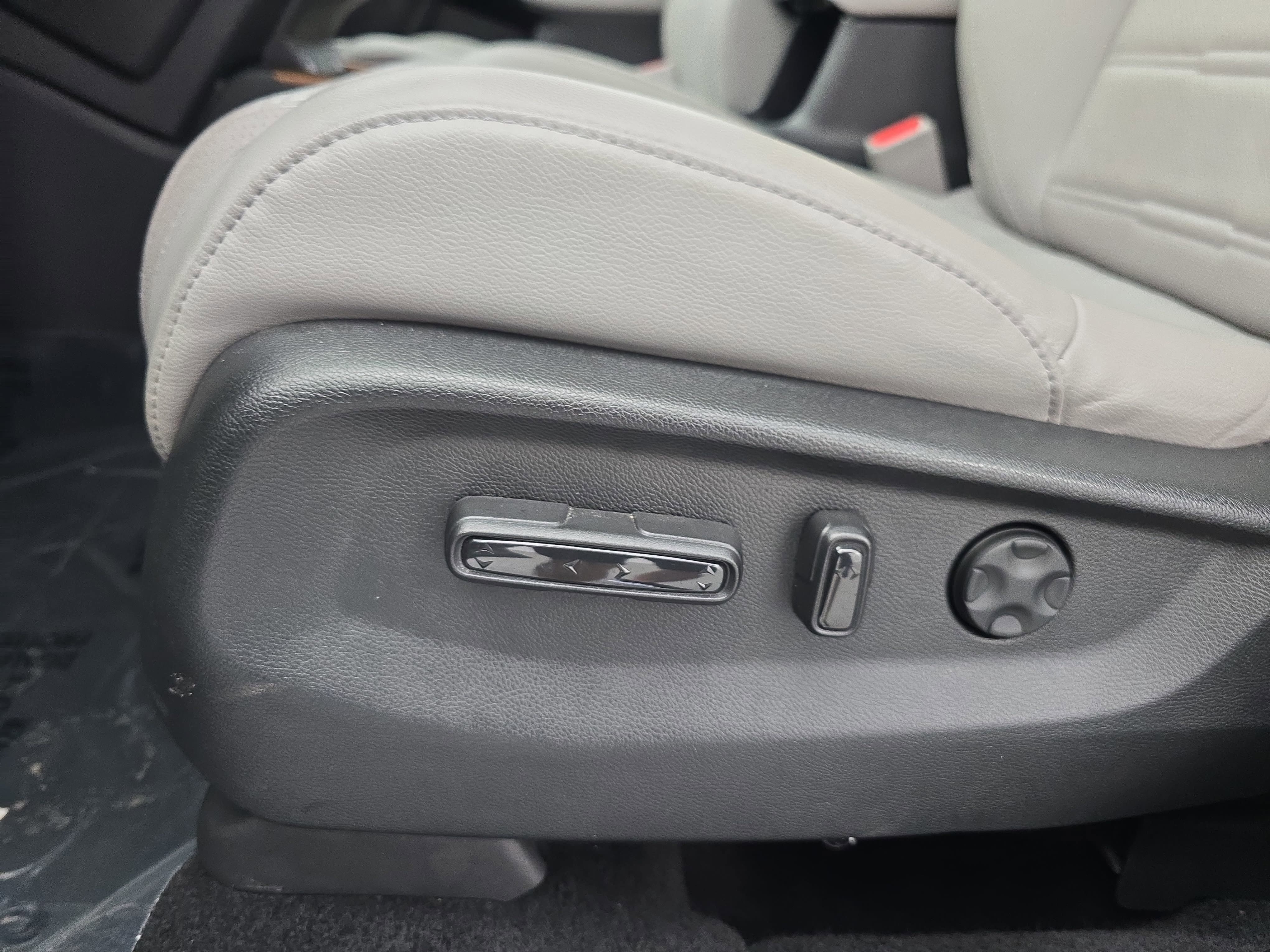 Used 2020 Honda CR-V Touring image 29