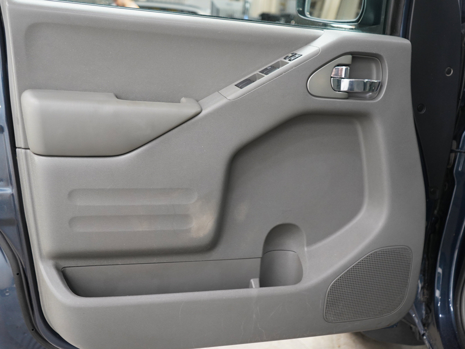 Used 2016 Nissan Frontier SV AWD/4WD image 17