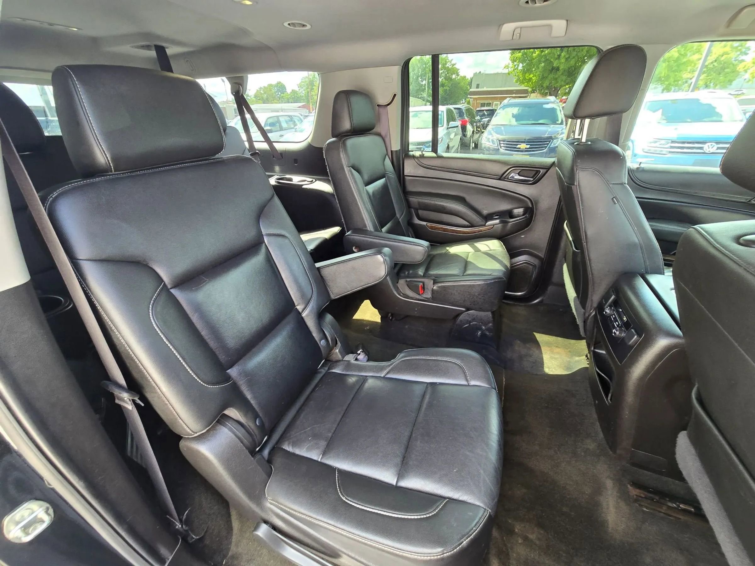 Used 2017 Chevrolet Suburban LT image 22