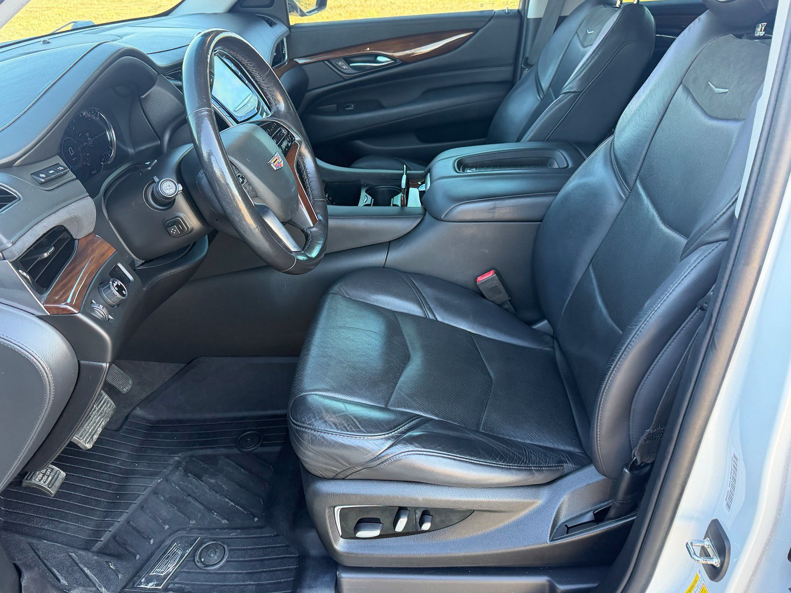 Used 2020 Cadillac Escalade Luxury RWD image 38